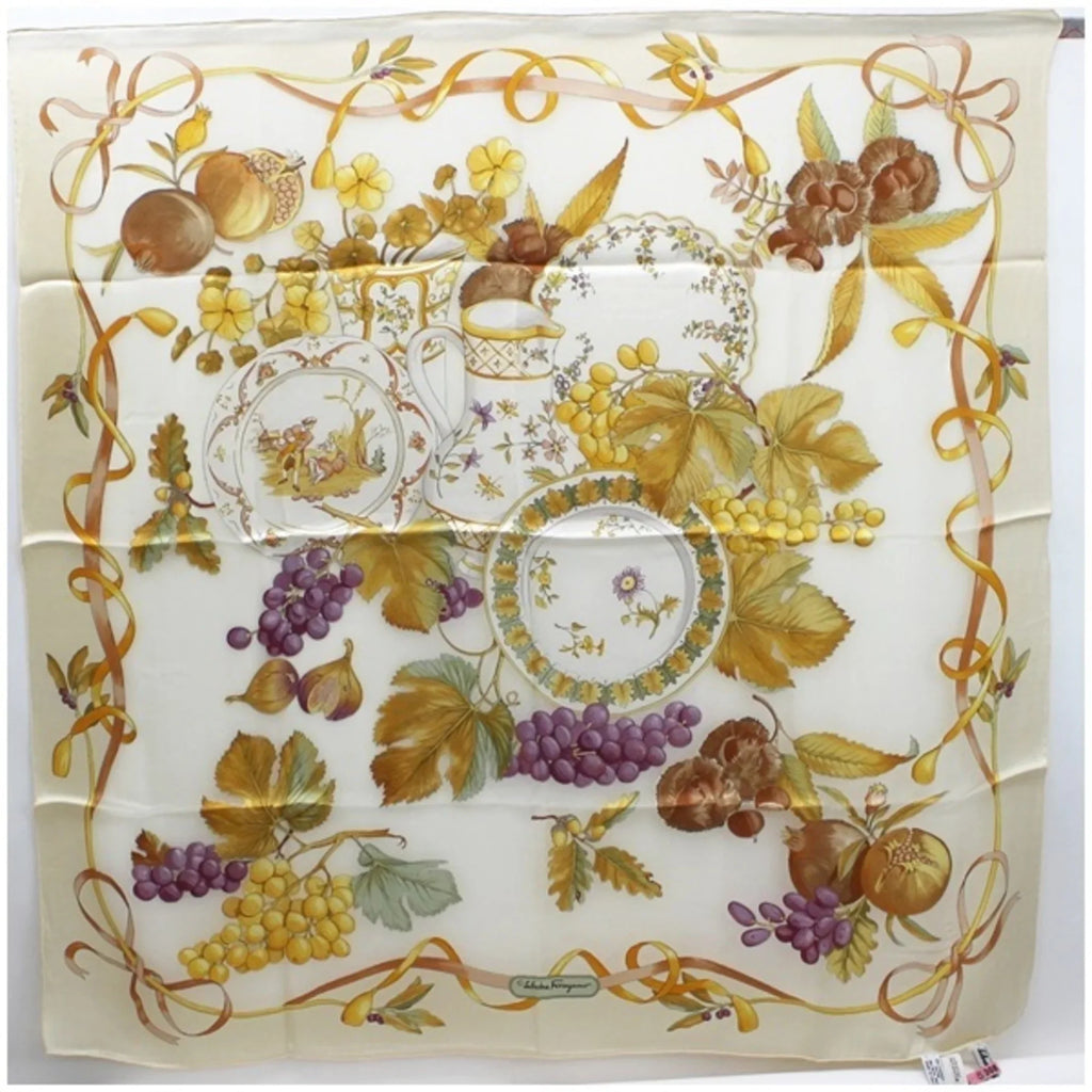 Salvatore (Good) Women's Ferragamo Pattern Pre-Owned Viscose Cream Scarf Muffler x Fruit Silk