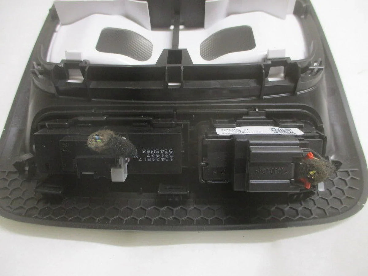Roof Console LKQ 22 Pre-Owned Overhead Chevrolet (Good) 21 Sunroof & Trailblazer w/Onstar OEM